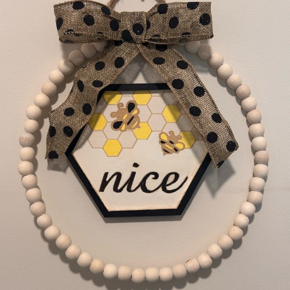 Hand made wooden beaded 10 inch circle bumble bee fashion wall decor wreath - Picture 3 of 5